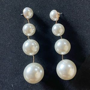 Drop Pearl earrings